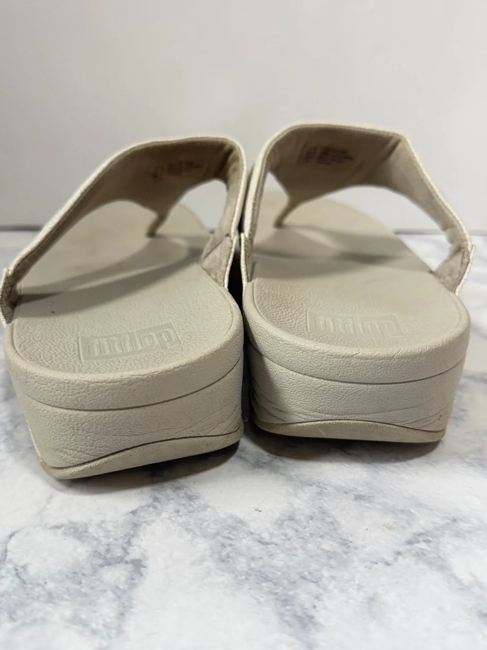 Fitflop Lulu sliver white metallic reptile shimmer thing sandals size 10